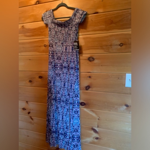 Express Double Slit Off the Shoulder Maxi Dress. NWT - Picture 2 of 11